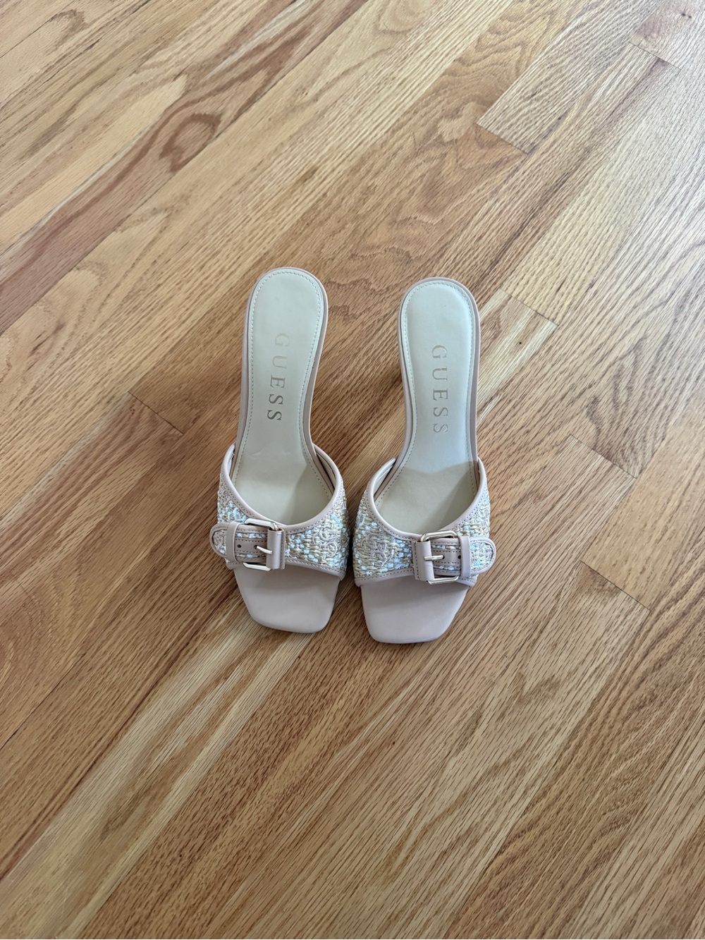 Guess kitten heels mini pumps